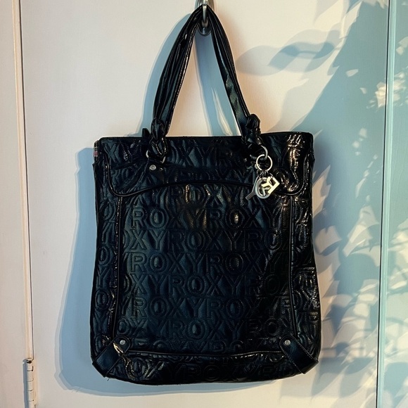 Roxy Handbags - VINTAGE Roxy Faux Leather Tall Shoulder Tote